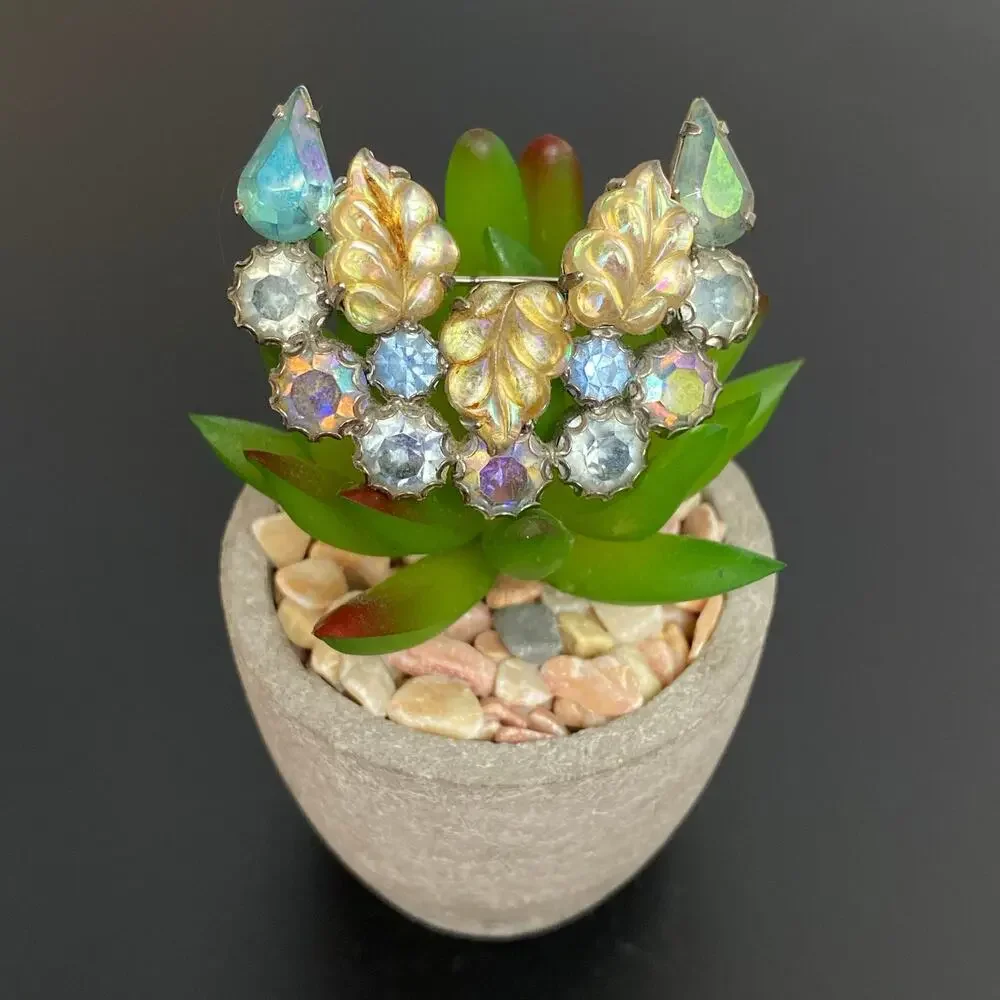 Vintage WEISS Iridescent Crystal & Molded Leaf Crescent Brooch Pin 50s Glam